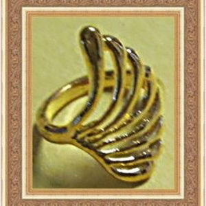Gold Tone Angel Wing Design Ring Size 4.5